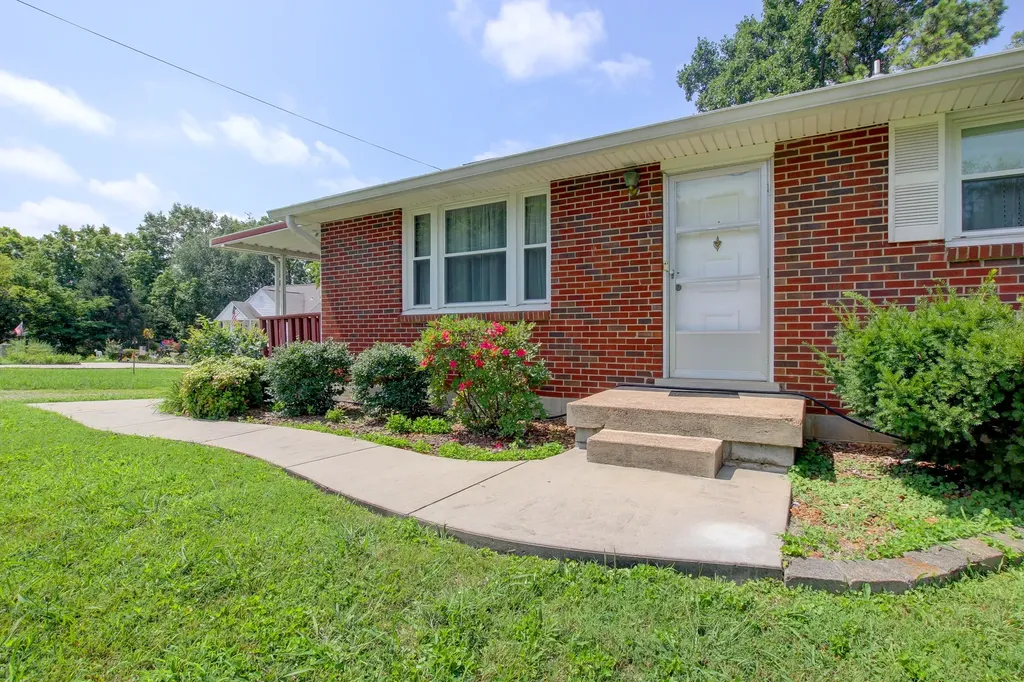 2302 Old Ashland City Road Clarksville TN 37043