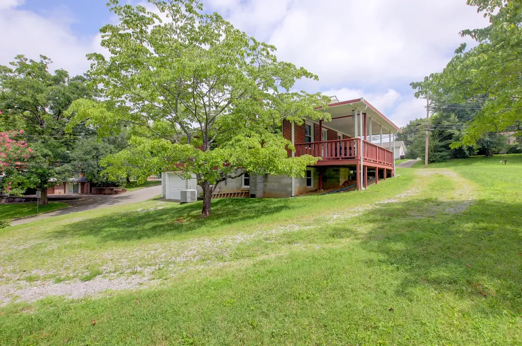 2302 Old Ashland City Road Clarksville TN 37043