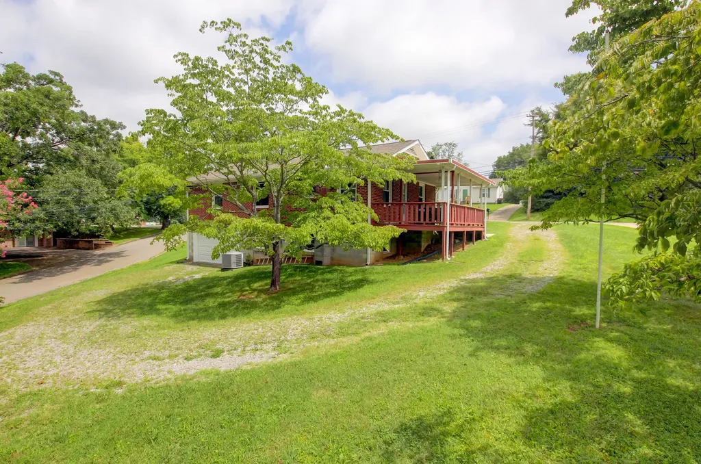 2302 Old Ashland City Road Clarksville TN 37043