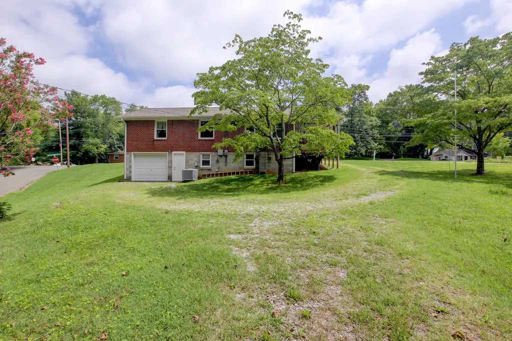 2302 Old Ashland City Road Clarksville TN 37043