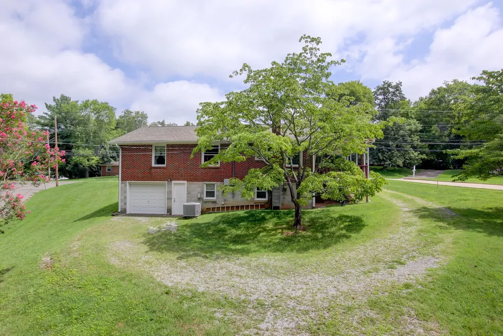 2302 Old Ashland City Road Clarksville TN 37043