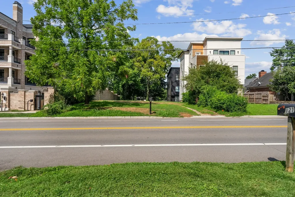 122 Woodmont Boulevard Nashville TN 37205