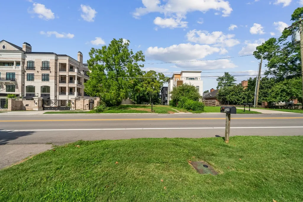 122 Woodmont Boulevard Nashville TN 37205