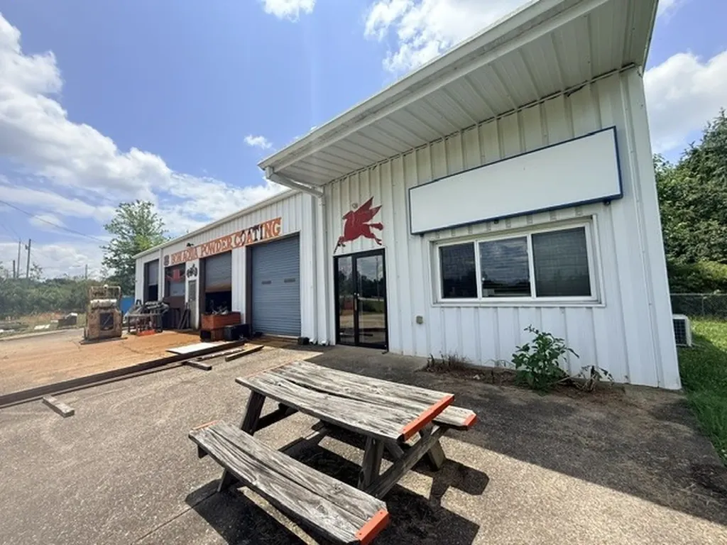 9743 Highway 46 Bon Aqua TN 37025