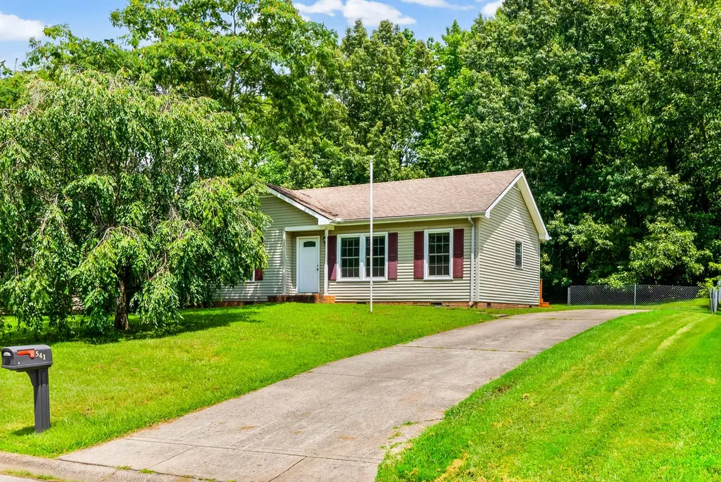 541 Donna Drive Clarksville TN 37042