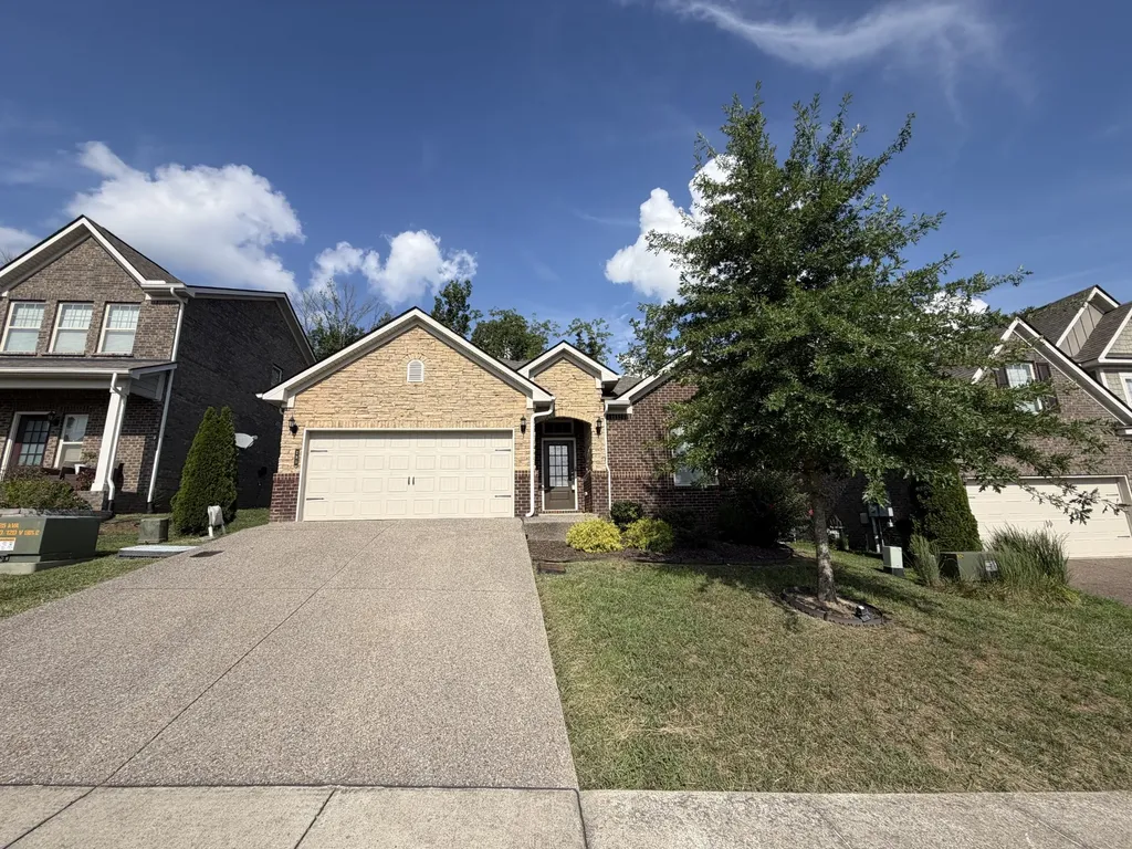 285 Black Thorn Lane Gallatin TN 37066