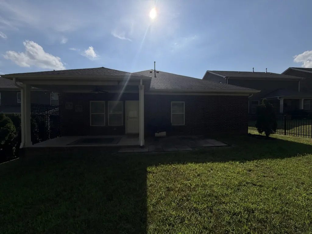 285 Black Thorn Lane Gallatin TN 37066