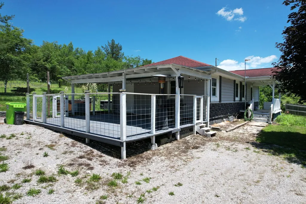 10780 Highway 68 Grandview TN 37337