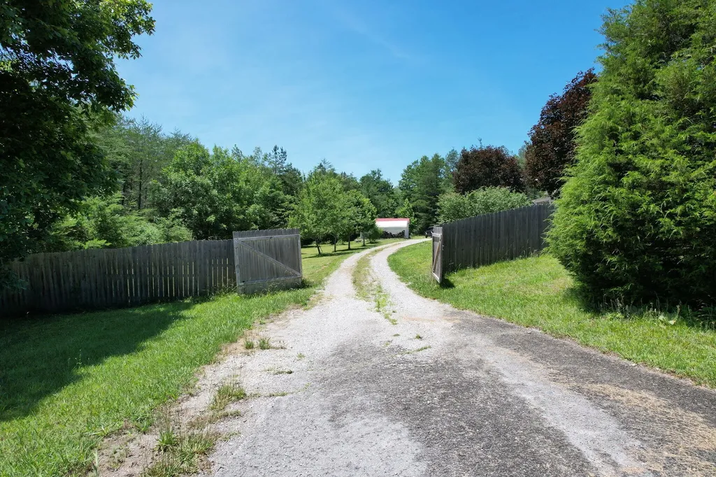 10780 Highway 68 Grandview TN 37337