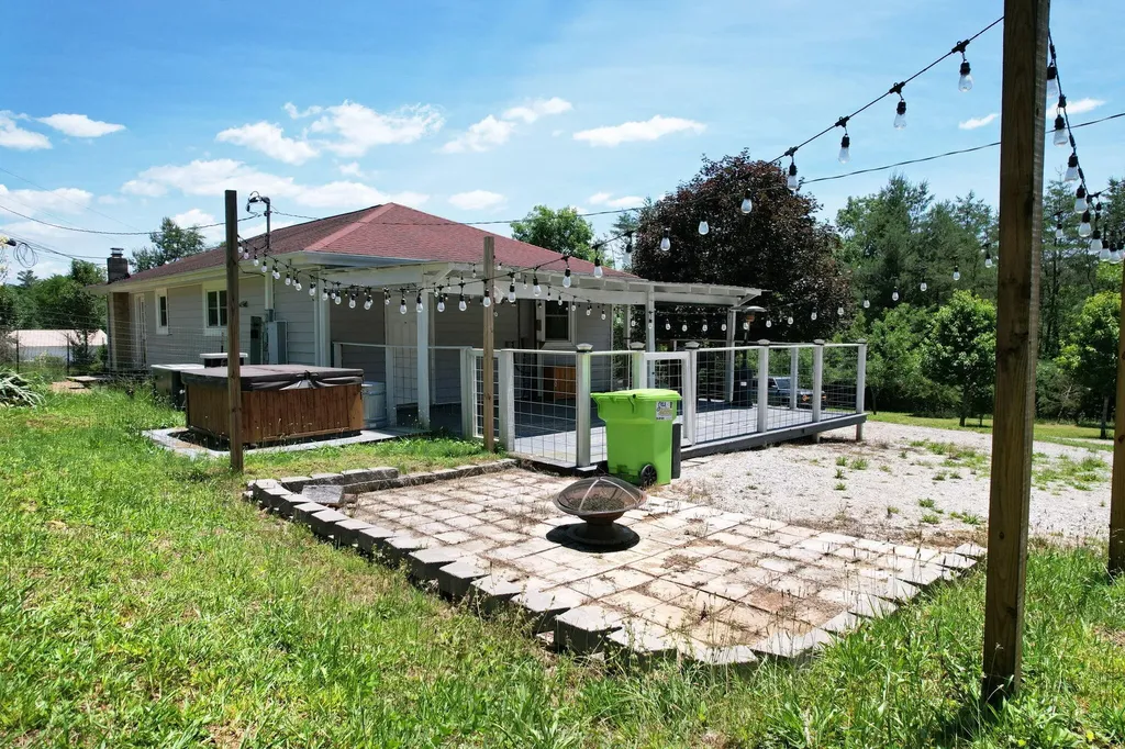 10780 Highway 68 Grandview TN 37337