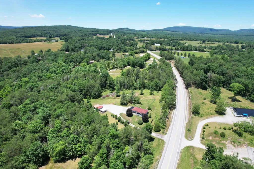 10780 Highway 68 Grandview TN 37337