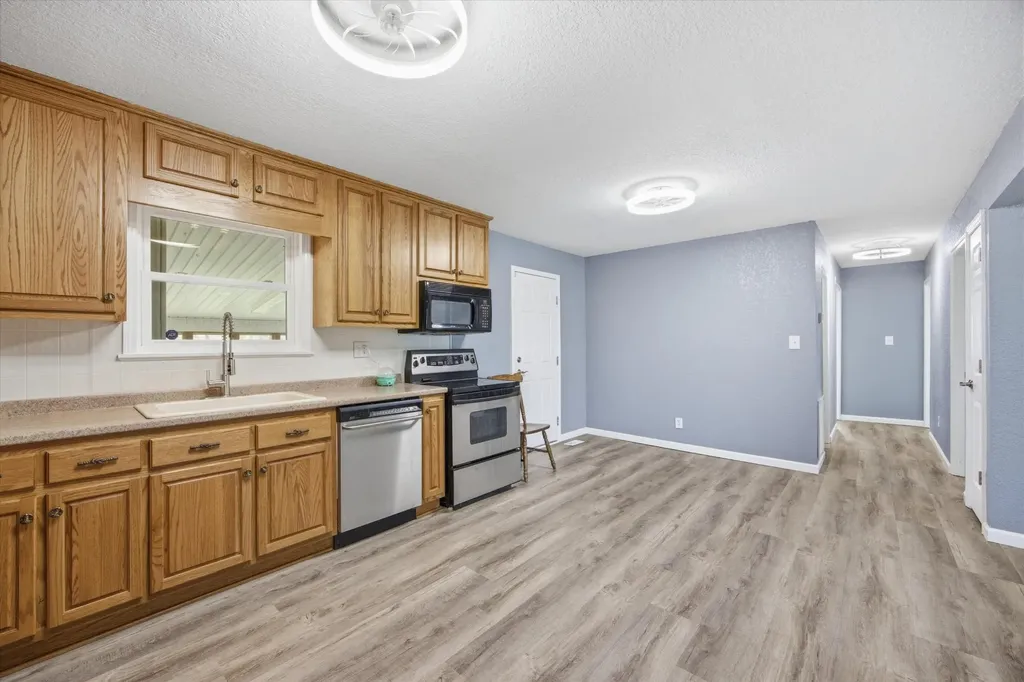 11328 Highway 150 Sequatchie TN 37374