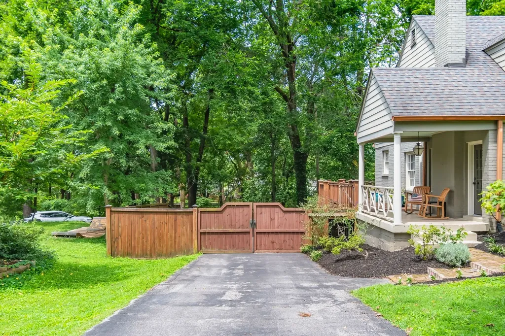130 Spring Valley Road Nashville TN 37214