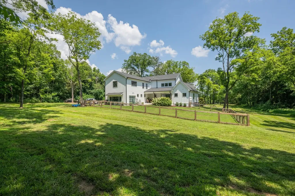 1838 Rock Springs Road Columbia TN 38401