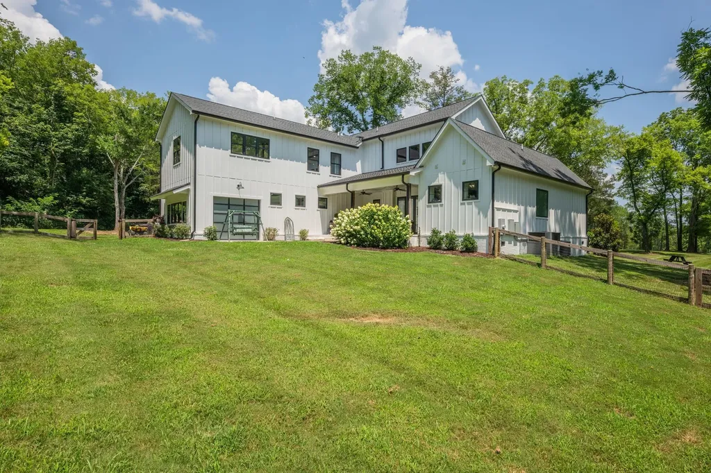 1838 Rock Springs Road Columbia TN 38401