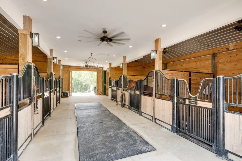 1838 Rock Springs Road Columbia TN 38401