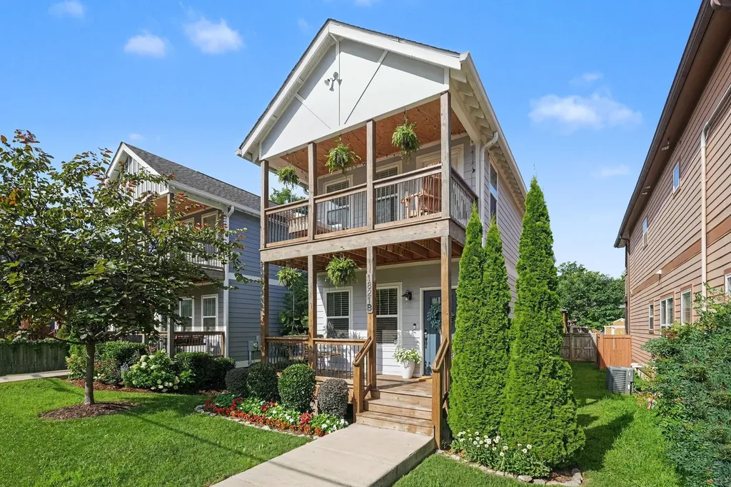 1821B 14th Ave, N Nashville TN 37208