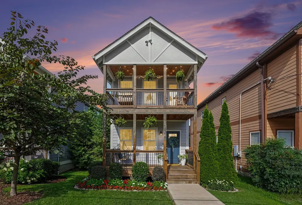 1821B 14th Ave, N Nashville TN 37208