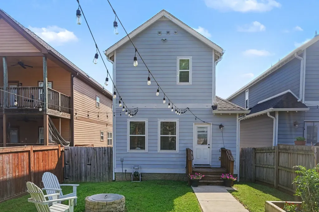 1821B 14th Ave, N Nashville TN 37208