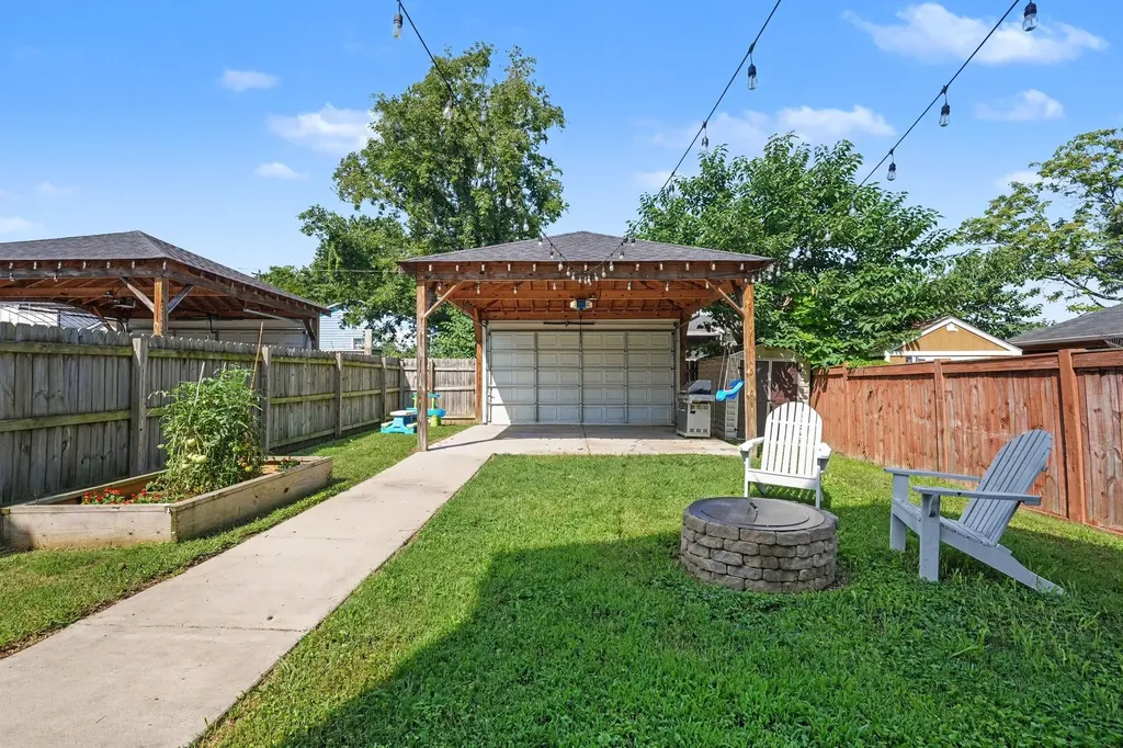 1821B 14th Ave, N Nashville TN 37208