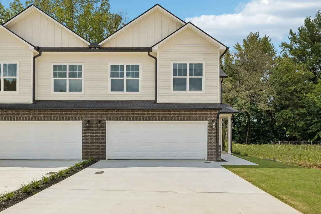 1052 Stagecoach Drive White House TN 37188