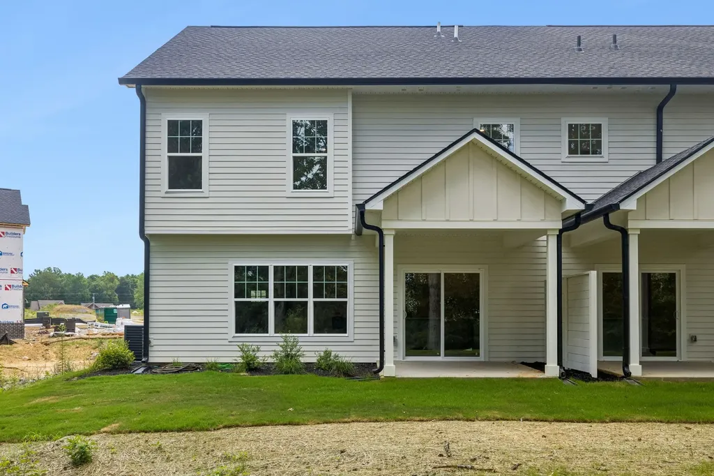 1052 Stagecoach Drive White House TN 37188