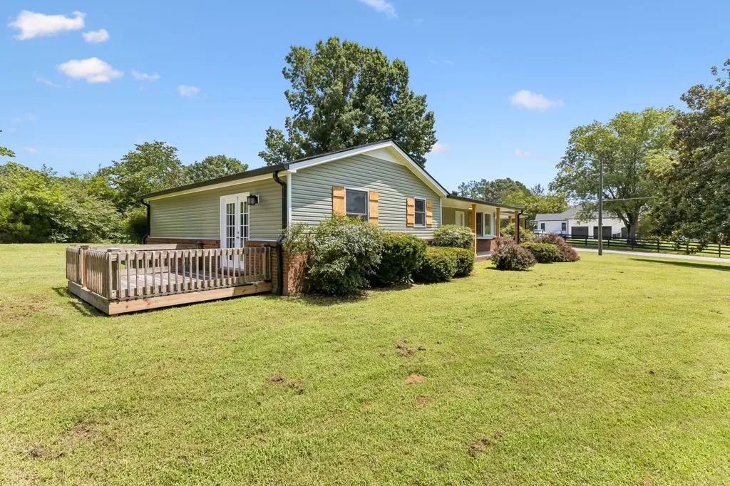 1001 Lakeside Drive Ashland City TN 37015