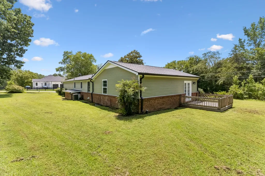 1001 Lakeside Drive Ashland City TN 37015