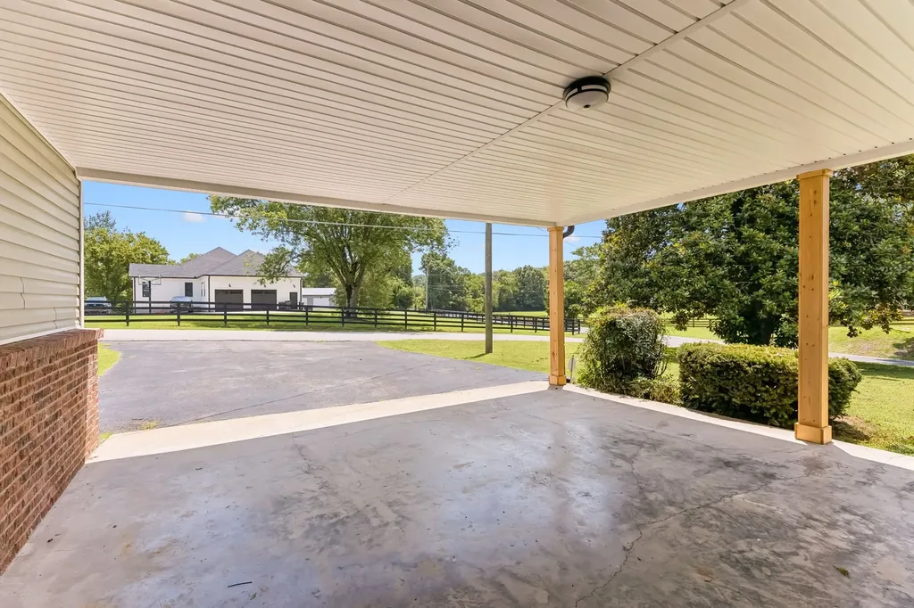 1001 Lakeside Drive Ashland City TN 37015