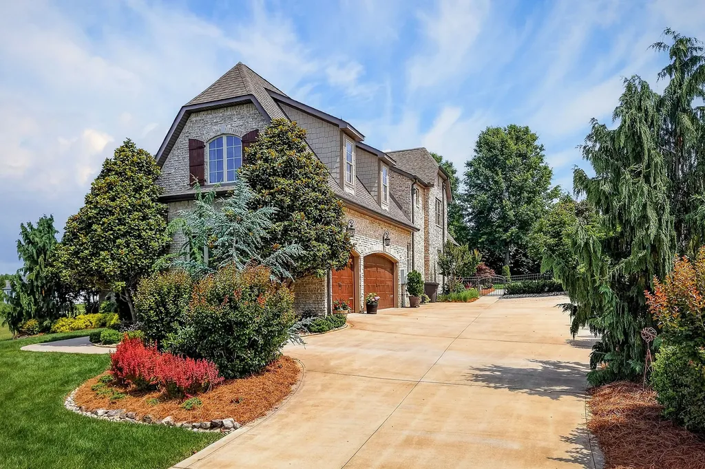 1758 Pearl Avenue Cookeville TN 38506
