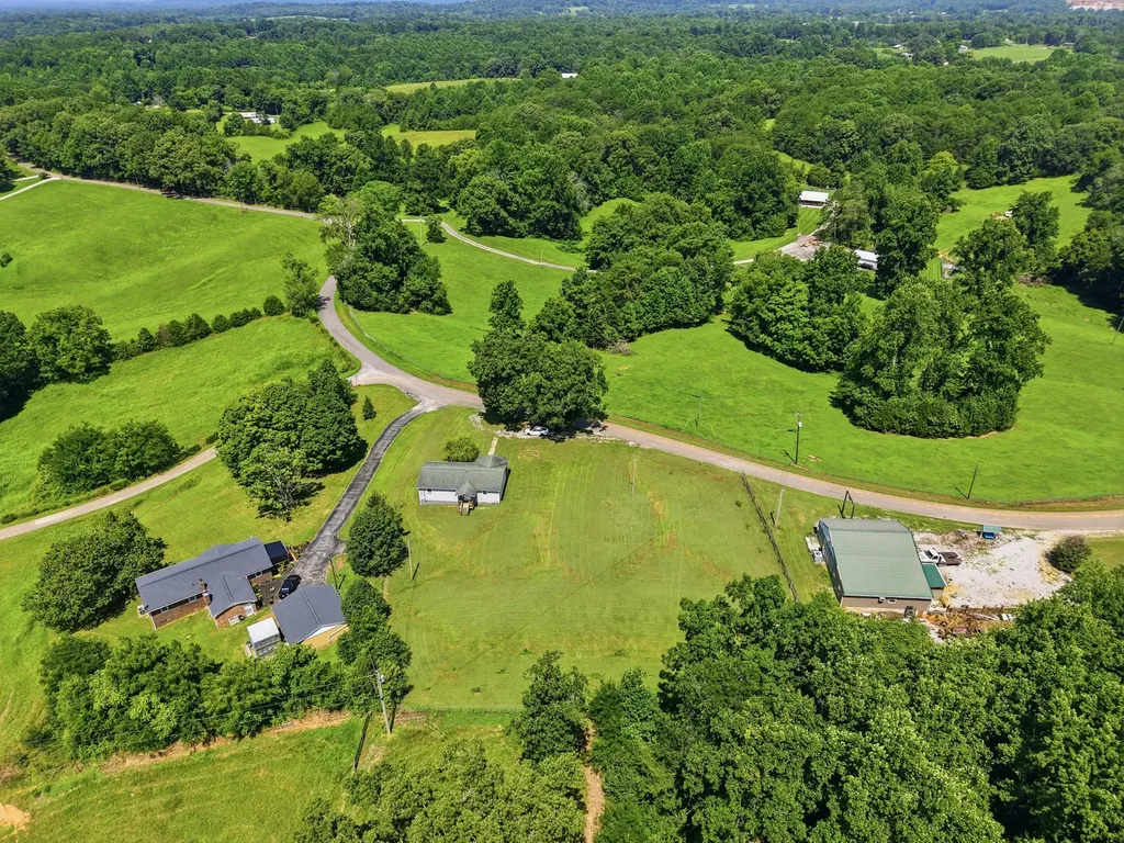 575 Simmons Cemetery Road Quebeck TN 38579