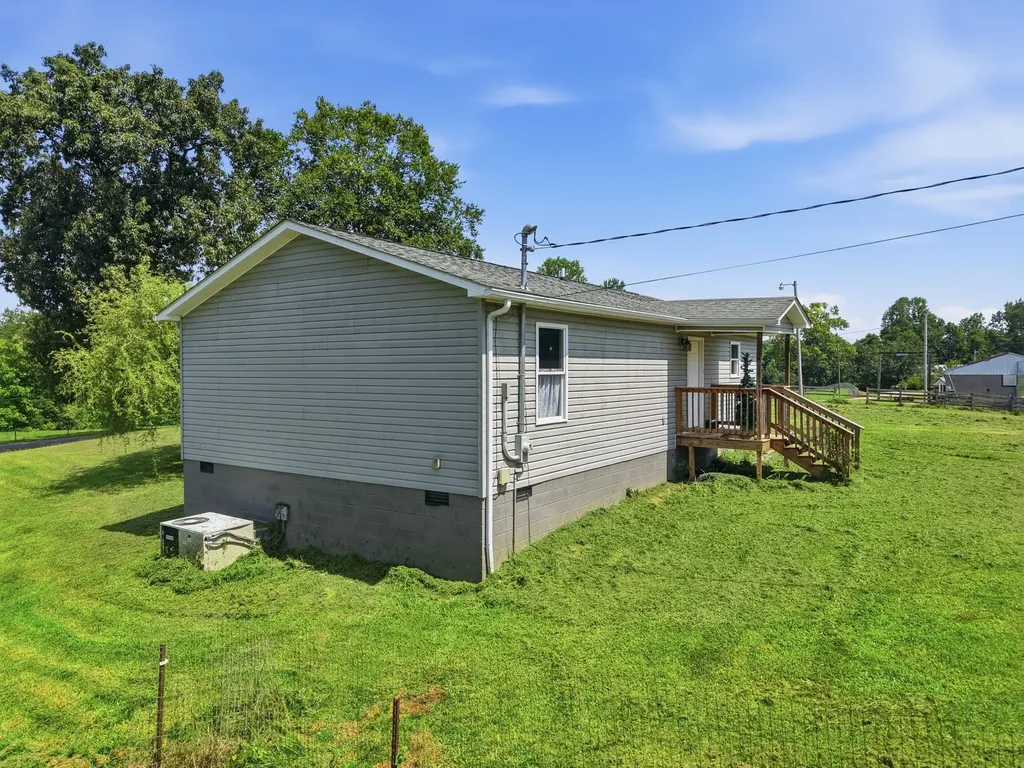 575 Simmons Cemetery Road Quebeck TN 38579