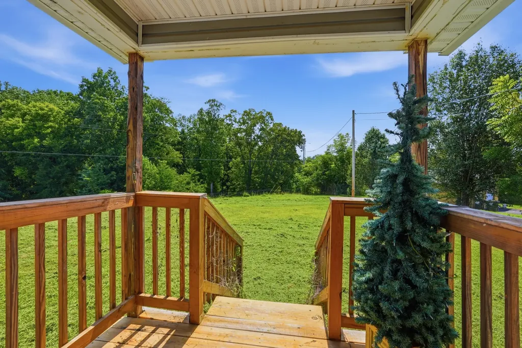 575 Simmons Cemetery Road Quebeck TN 38579