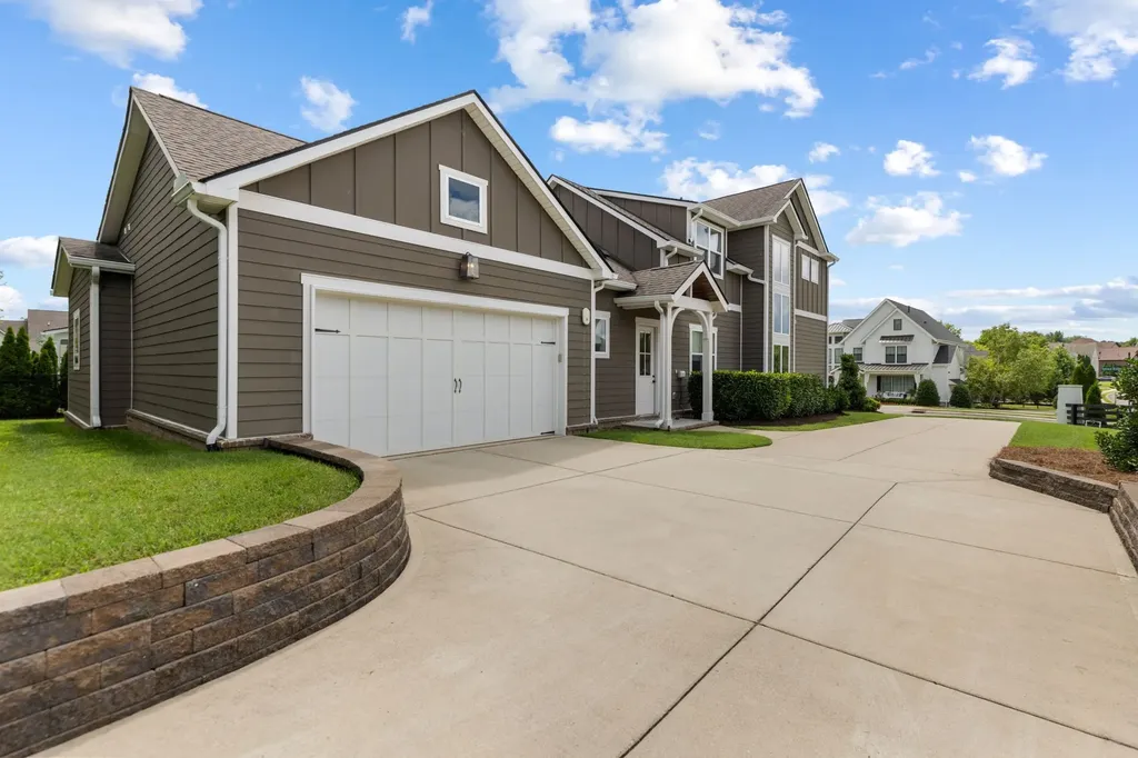 998 Spruce Ridge Lane Spring Hill TN 37174