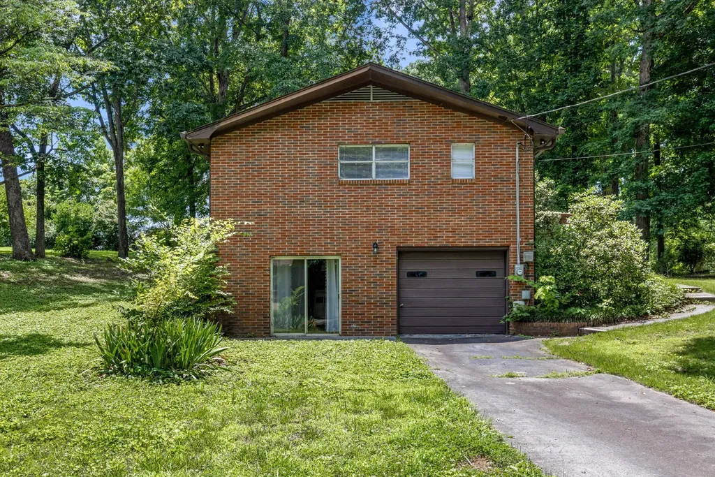 1534 Mcilvaine Drive Maryville TN 37803