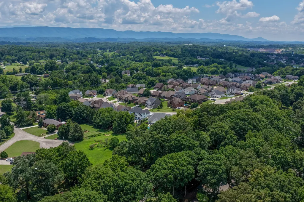1534 Mcilvaine Drive Maryville TN 37803