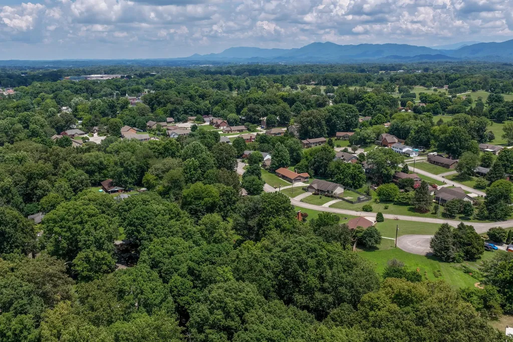 1534 Mcilvaine Drive Maryville TN 37803