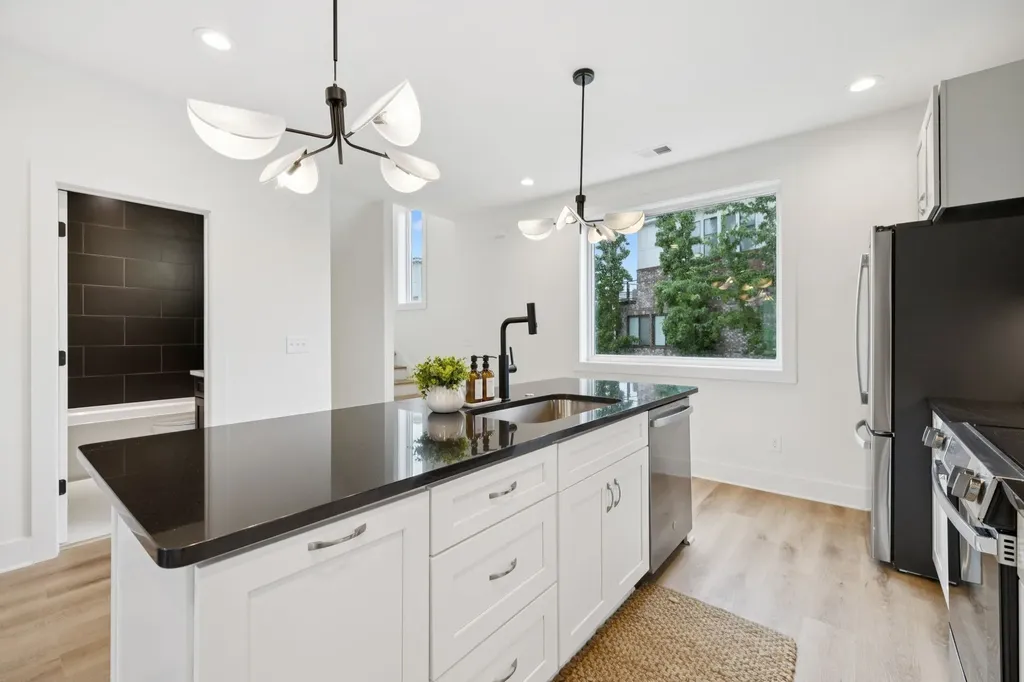 1117B Chester Avenue Nashville TN 37206