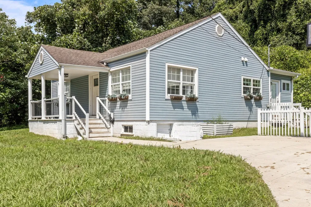 632 W Tri County Boulevard Oliver Springs TN 37840