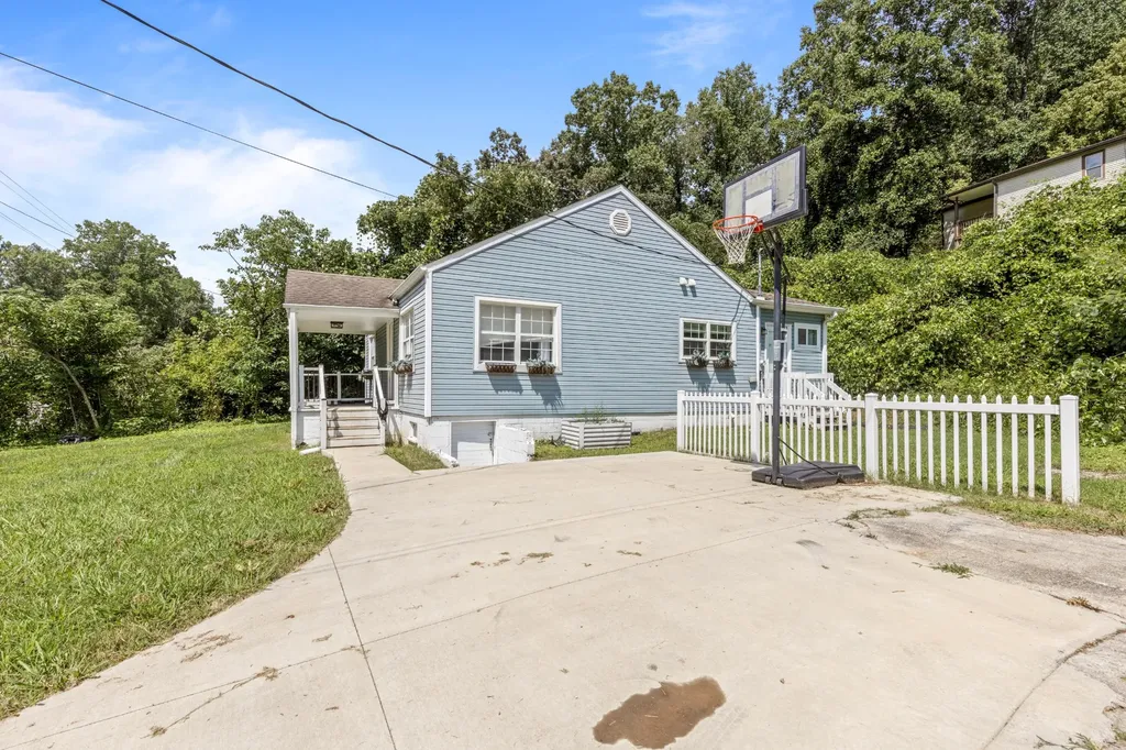632 W Tri County Boulevard Oliver Springs TN 37840