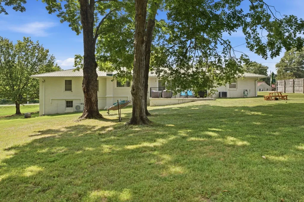 1514 5th Ave, W Springfield TN 37172
