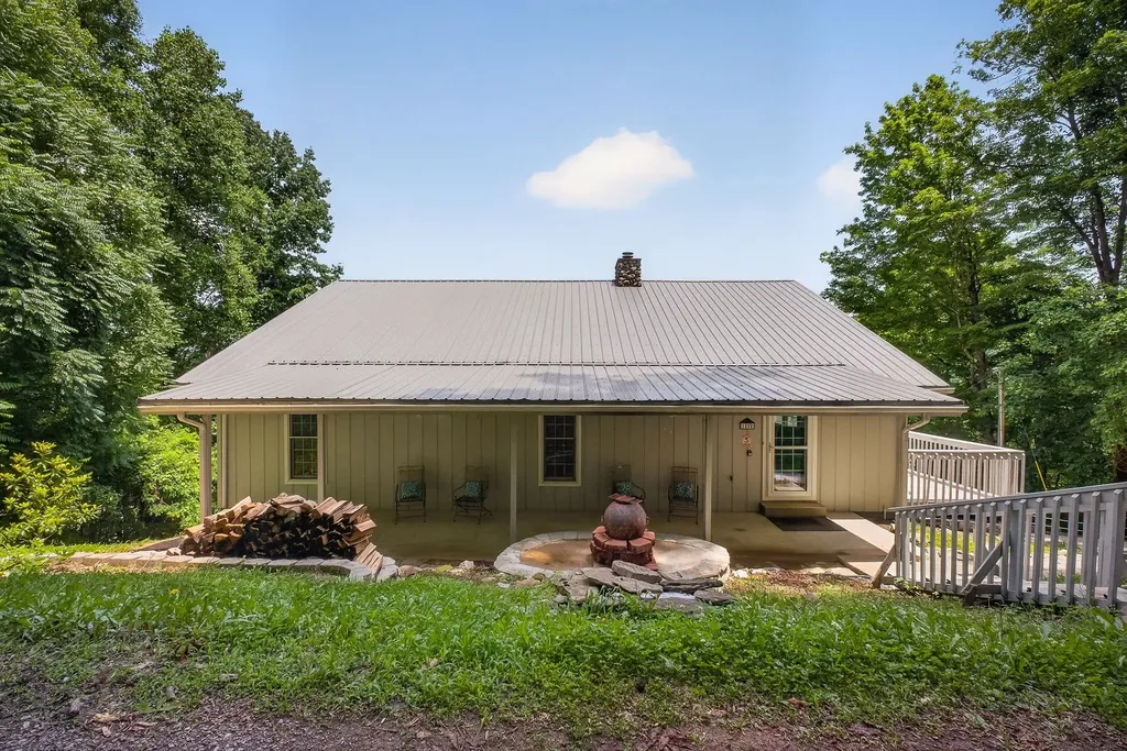 1038 Lakeside Drive Smithville TN 37166