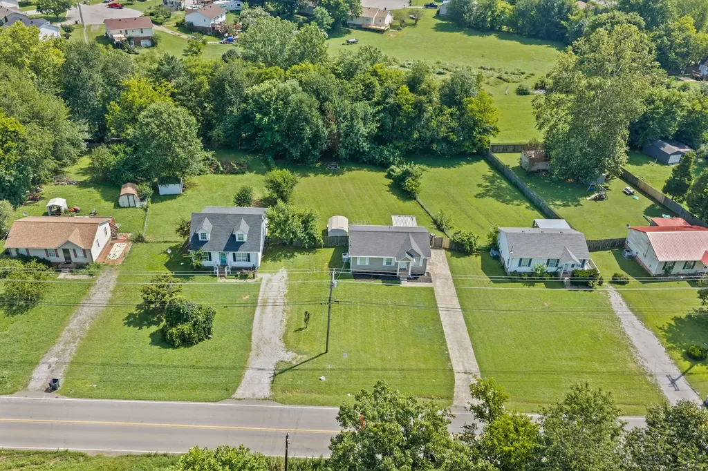 250 Hugh Hunter Road Oak Grove KY 42262