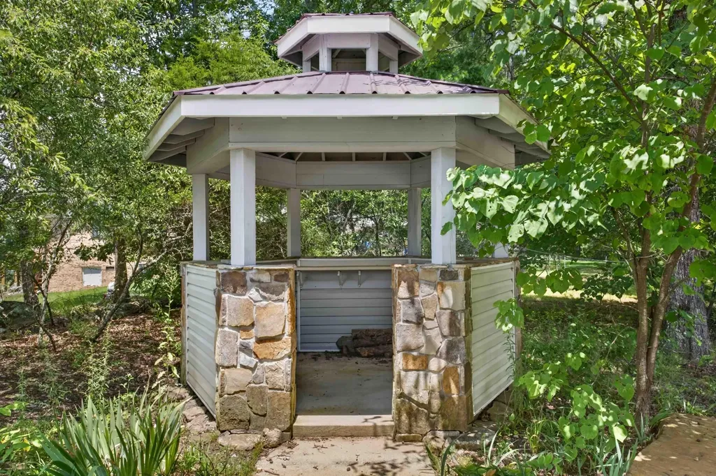 1981 Porch Rock Road Pikeville TN 37367