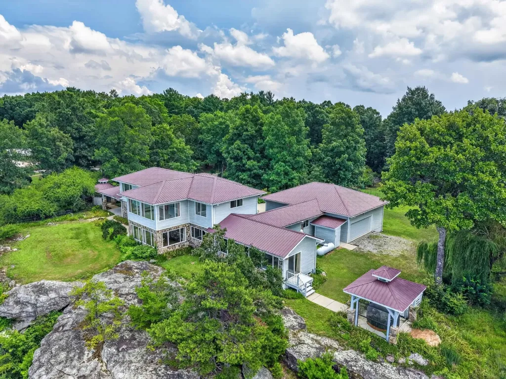 1981 Porch Rock Road Pikeville TN 37367