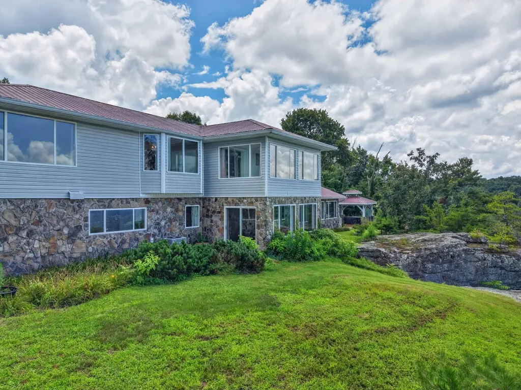 1981 Porch Rock Road Pikeville TN 37367