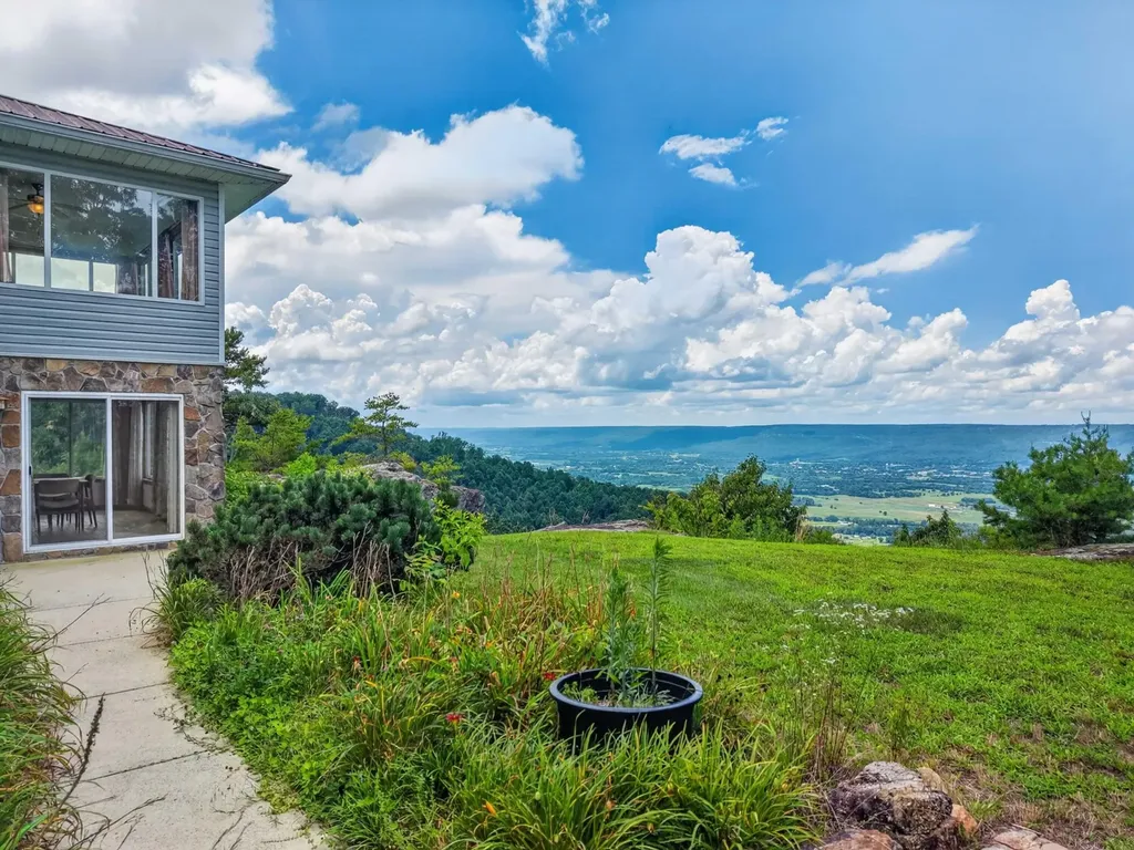 1981 Porch Rock Road Pikeville TN 37367