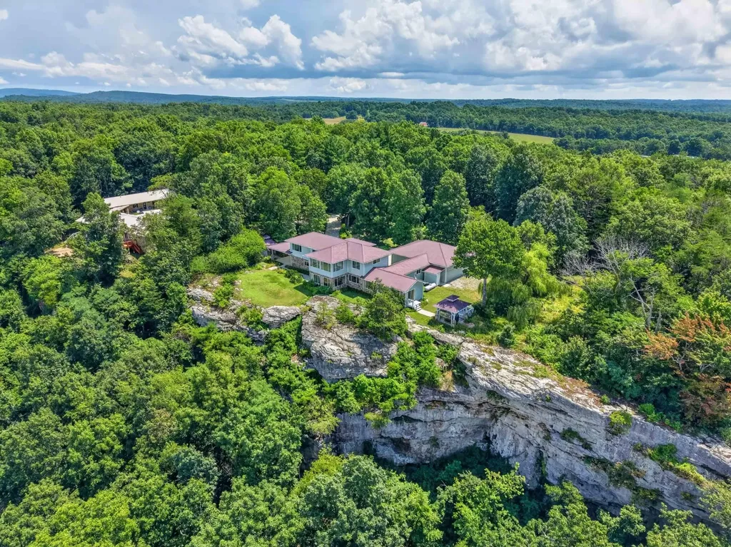 1981 Porch Rock Road Pikeville TN 37367