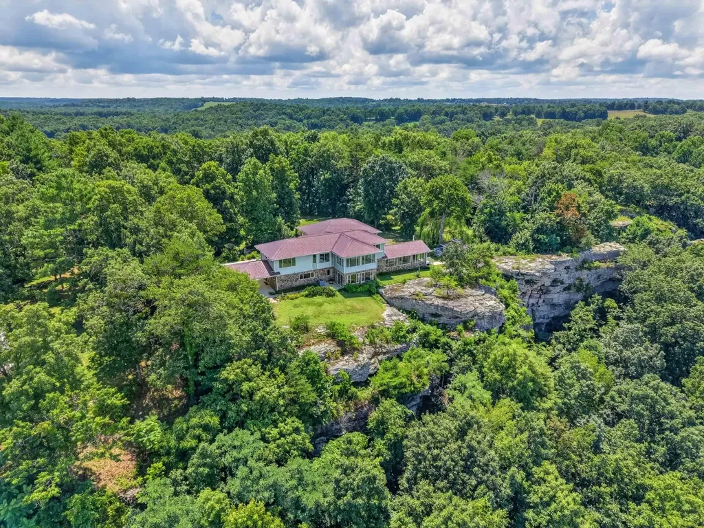 1981 Porch Rock Road Pikeville TN 37367