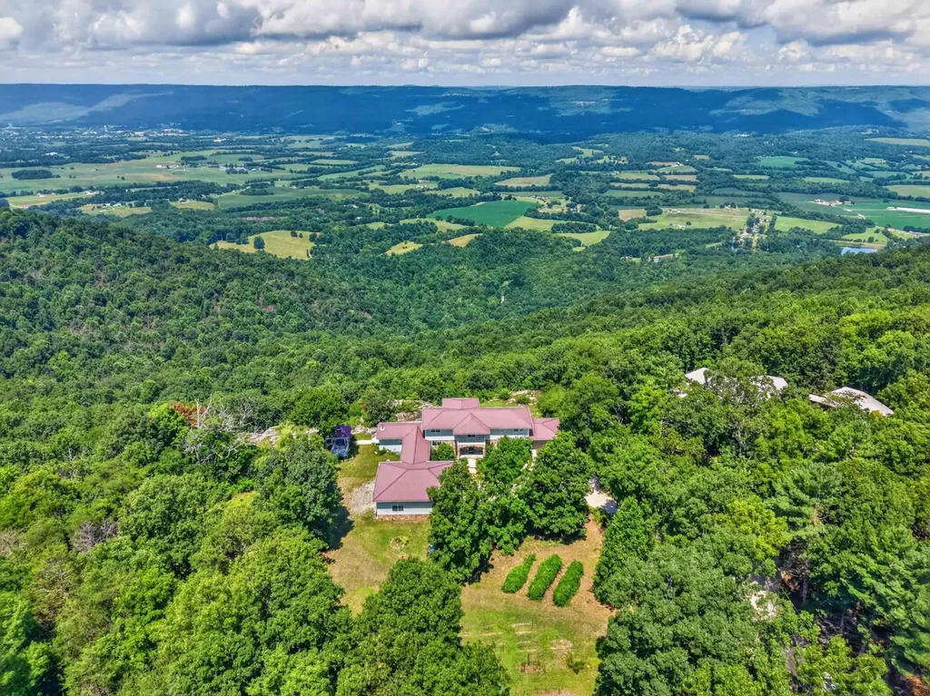 1981 Porch Rock Road Pikeville TN 37367